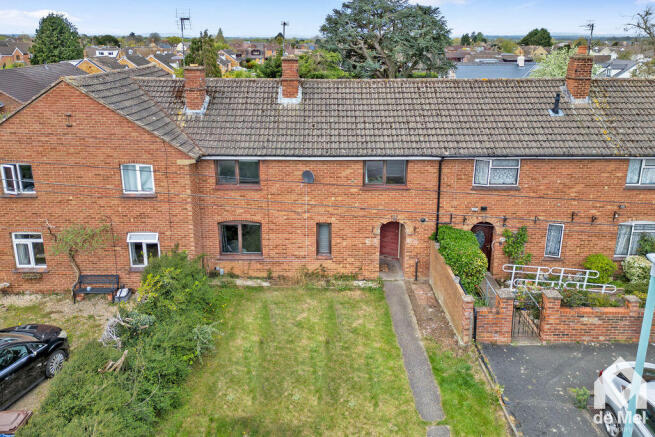 3 bed property, in Longlands Road, £265,000