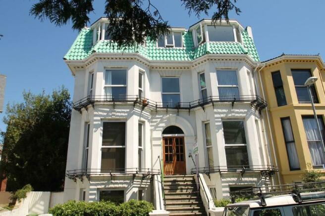 2 bed property, in Eastern Villas Road, £200,000
