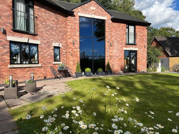 5 bed property, in Wrenbury Road, £900,000