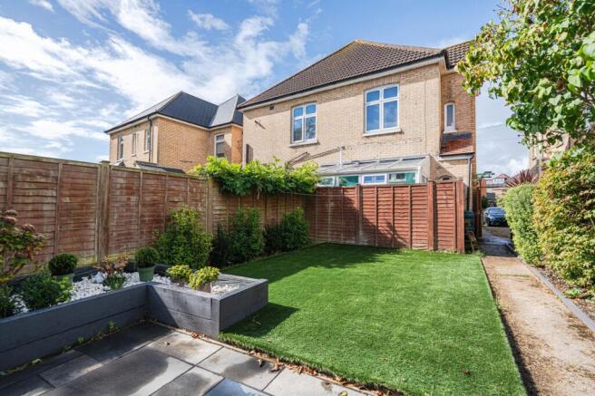 2 bed property, in Stourcliffe Avenue, £375,000