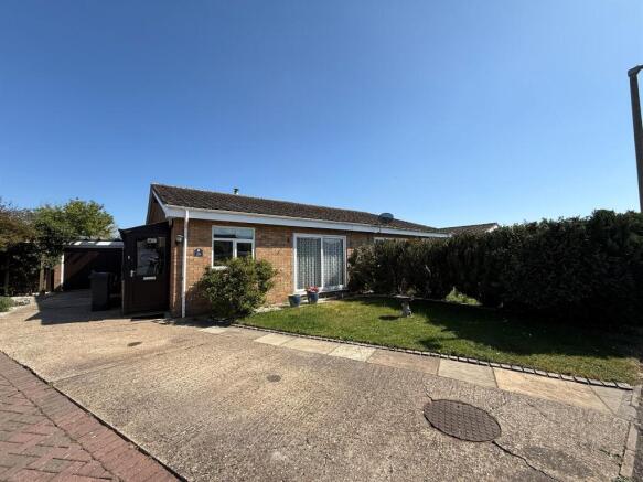 2 bed property, in Archers Avenue, £230,000