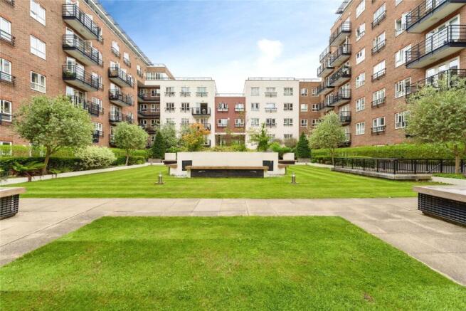 1 bed property, in Royal Quarter, £260,000