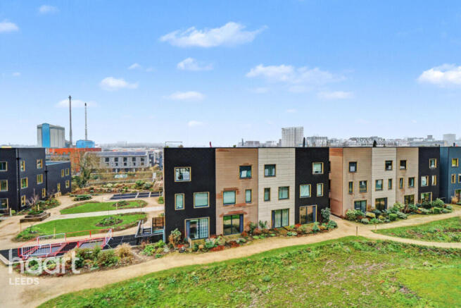 2 bed property, in Happy Walk, £300,000