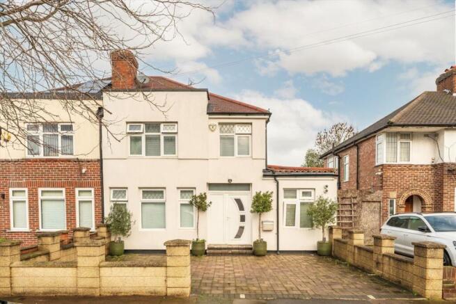 3 bed property, in Barmouth Avenue, £750,000