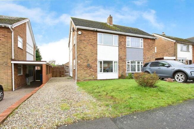 3 bed property, in Oak Road, £265,000
