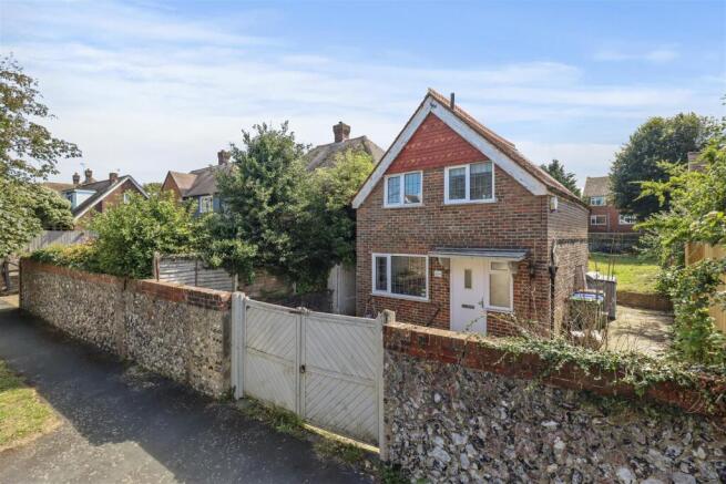 2 bed property, in Grove Road, £420,000