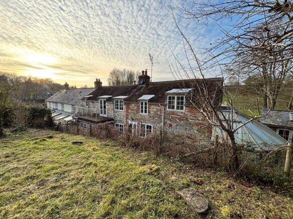 6 bed property, in Ebbesbourne Wake, £675,000