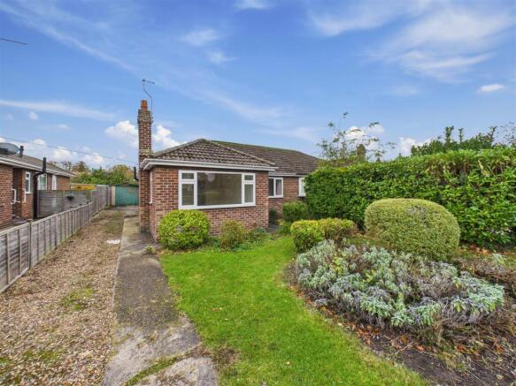 2 bed property, in West End, £234,950