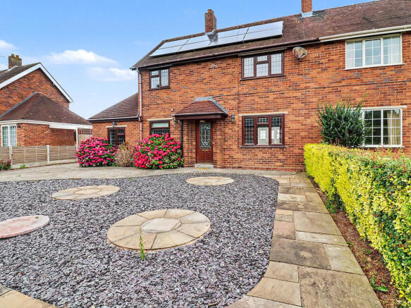 3 bed property, in Barton Road, £325,000
