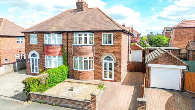 3 bed property, in Mill View Road, £190,000