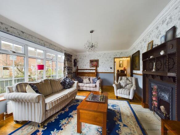 2 bed property, in Cross Street, £260,000
