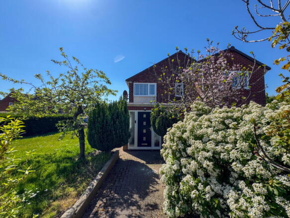 4 bed property, in Throckley Avenue, £225,000