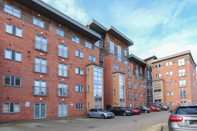 2 bed property, in Ings Road, £73,000