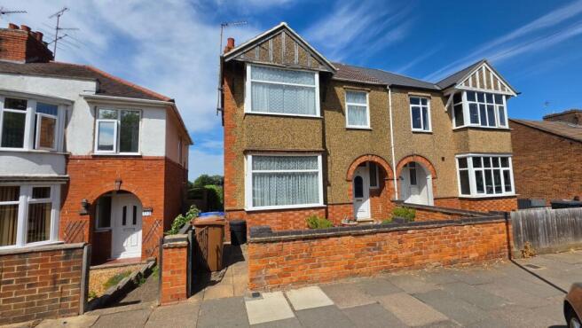 3 bed property, in Rothersthorpe Road, £250,000