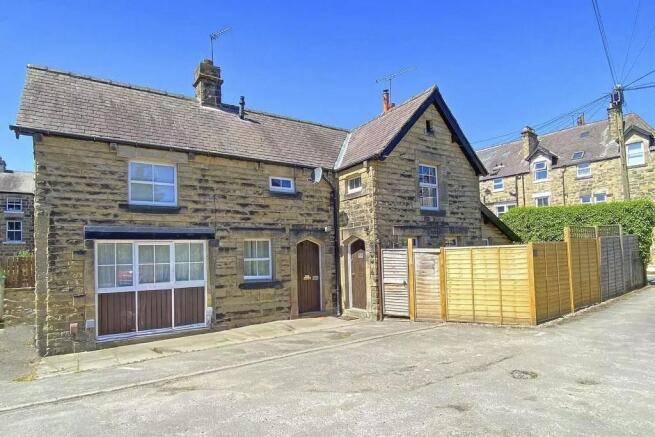 2 bed property, in East Parade, £205,000