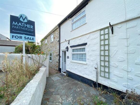 2 bed property, in Fore Street, £205,000