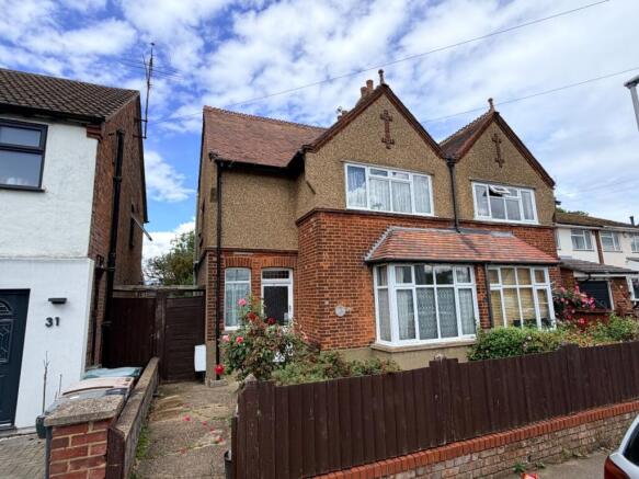 2 bed property, in Lothair Road, £250,000