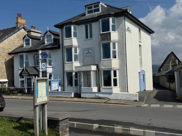 7 bed property, in High Street, £375,000