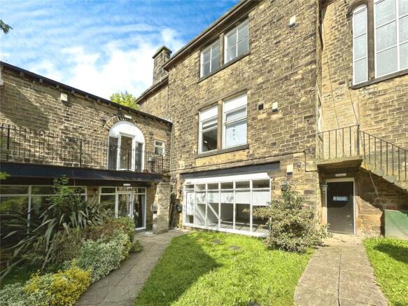 2 bed property, in The Manor House, £85,000
