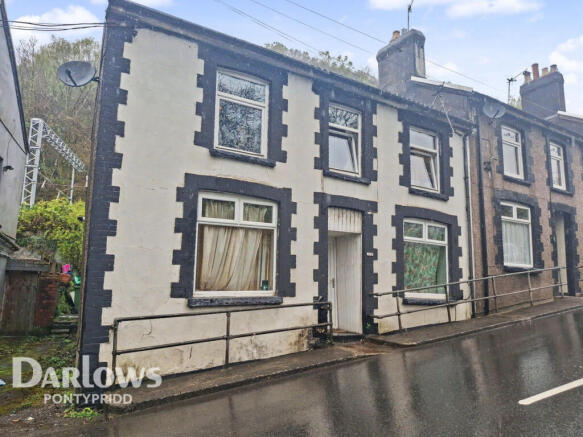 3 bed property, in Berw Road, £100,000