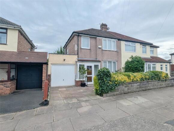3 bed property, in North Linkside Road, £200,000