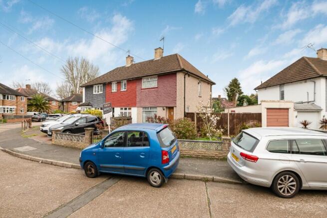2 bed property, in Kingswood Drive, £425,000