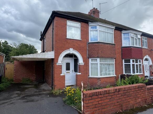 3 bed property, in Mount Avenue, £165,000