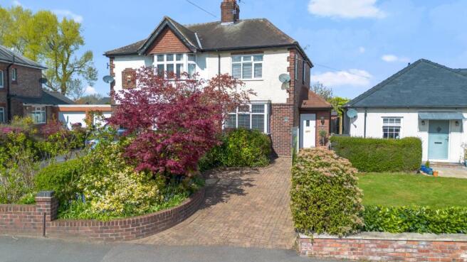 2 bed property, in Grappenhall Road, £349,995