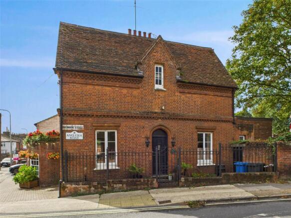 3 bed property, in Anglesea Road, £264,500