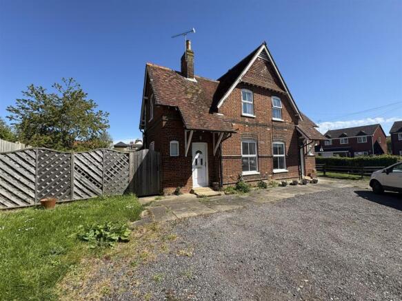 2 bed property, in High Street, £385,000