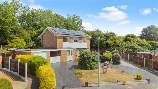 4 bed property, in Gordon Road, £425,000