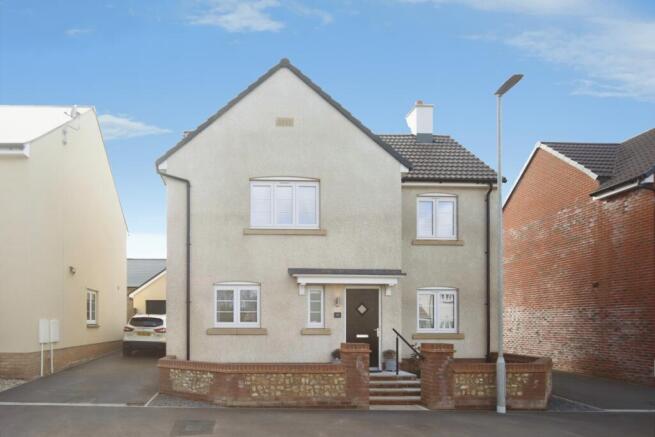 3 bed property, in Mattravers Way, £365,000