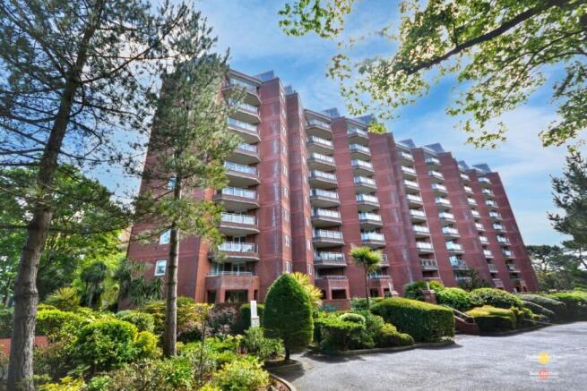 2 bed property, in Manor Road, £190,000