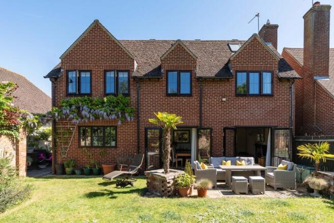 4 bed property, in Kingston Bagpuize, £580,000