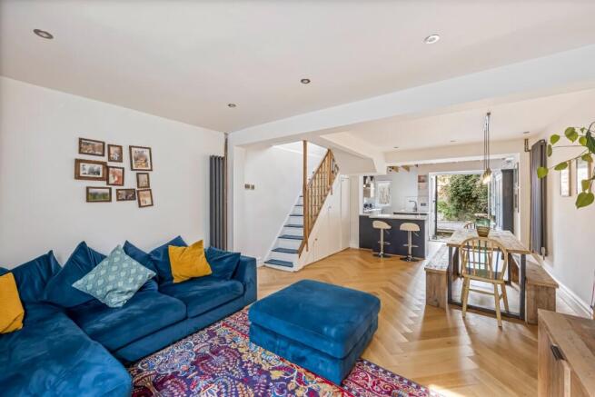 3 bed property, in Park Crescent Road, £475,000