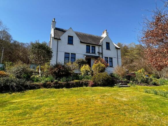 4 bed property, in The Old Manse, £460,000