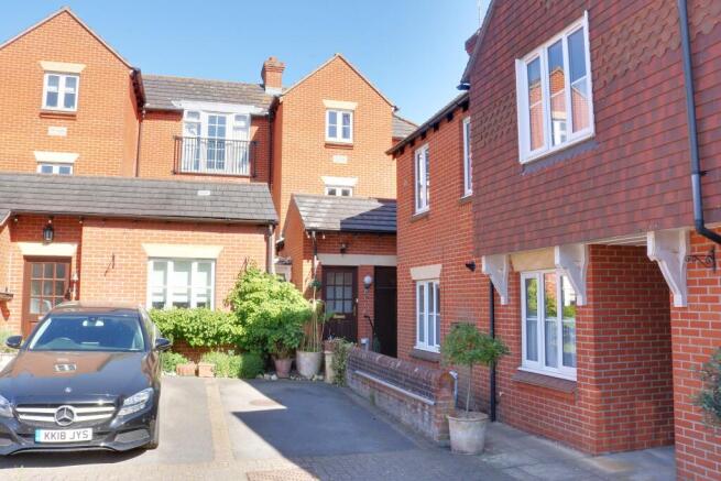 3 bed property, in Romsey, £525,000