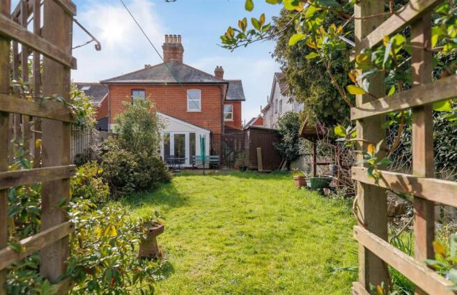 4 bed property, in Park Road, £459,995