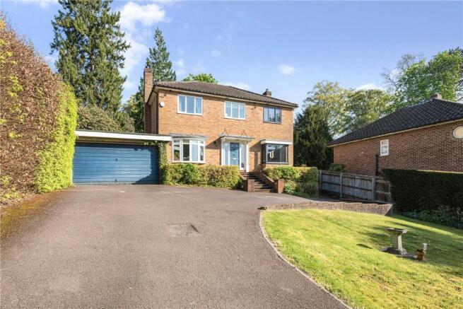 5 bed property, in Sleepers Hill, £1,350,000