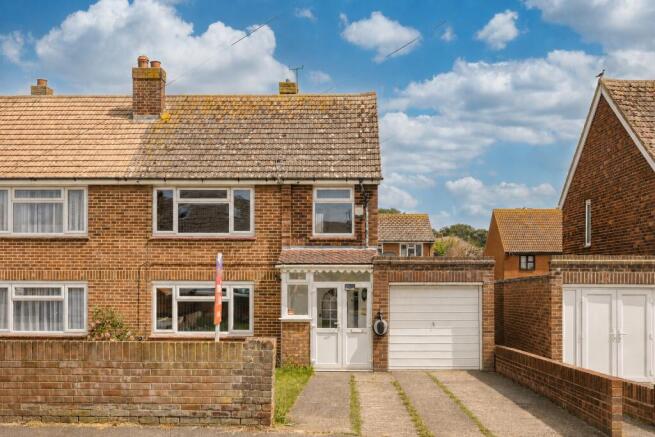 3 bed property, in Rydal Avenue, £300,000