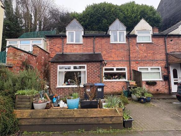 2 bed property, in Station Street, £134,950