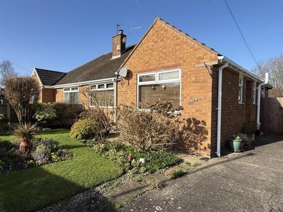 2 bed property, in Woodend, £260,000