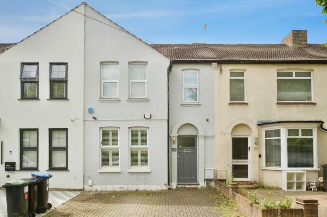 3 bed property, in Edenbridge Road, £700,000