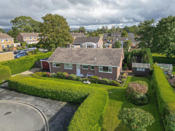 3 bed property, in Cairn Wood, £299,950