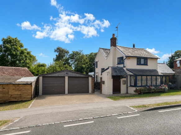 2 bed property, in Winslow Road, £595,000