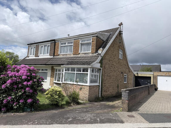 3 bed property, in Denbigh Close, £235,000