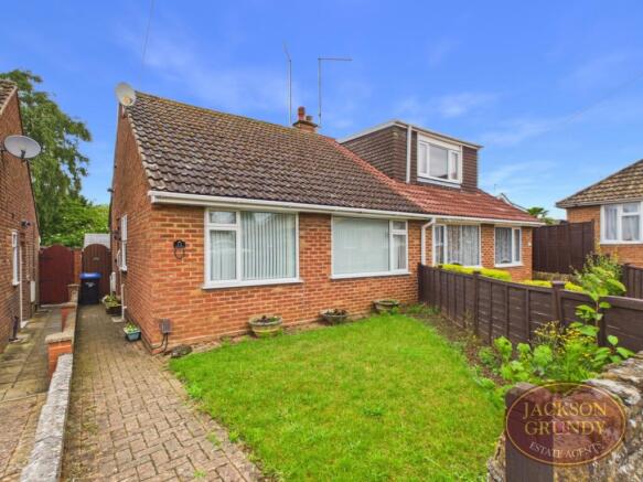 2 bed property, in The Avenue, £225,000