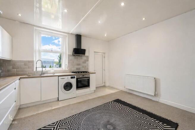 2 bed property, in Sandringham Road, £110,000