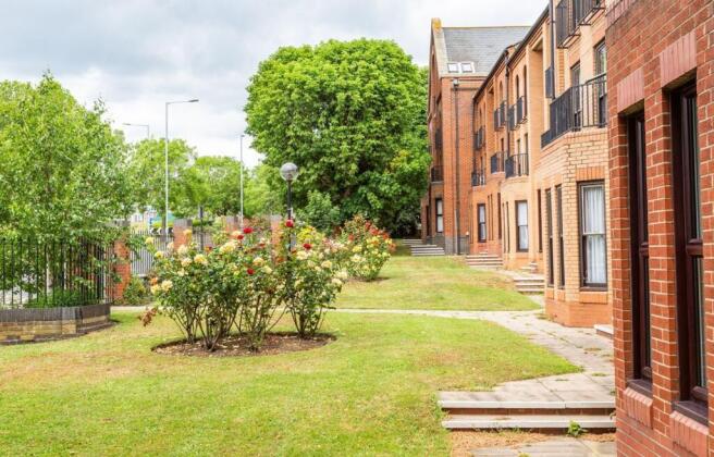 1 bed property, in Southchurch Avenue, £150,000