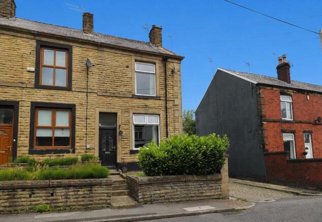 2 bed property, in Wood Street, £199,995